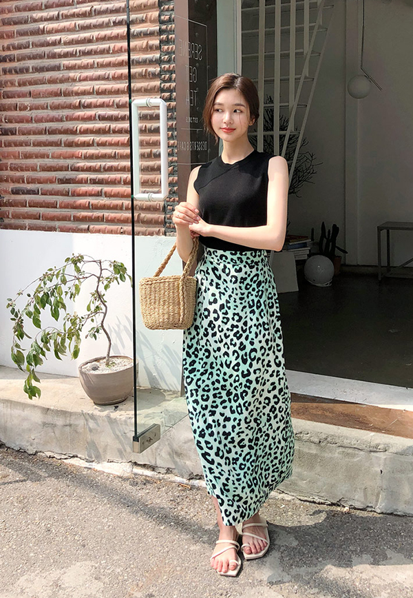 Cách chọn giày đi với váy họa tiết da báo sành điệu